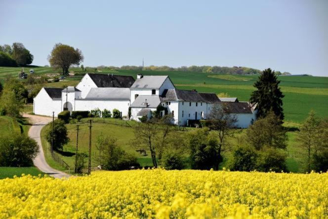 Hostal La Ferme De Basseilles Mozet Exterior foto