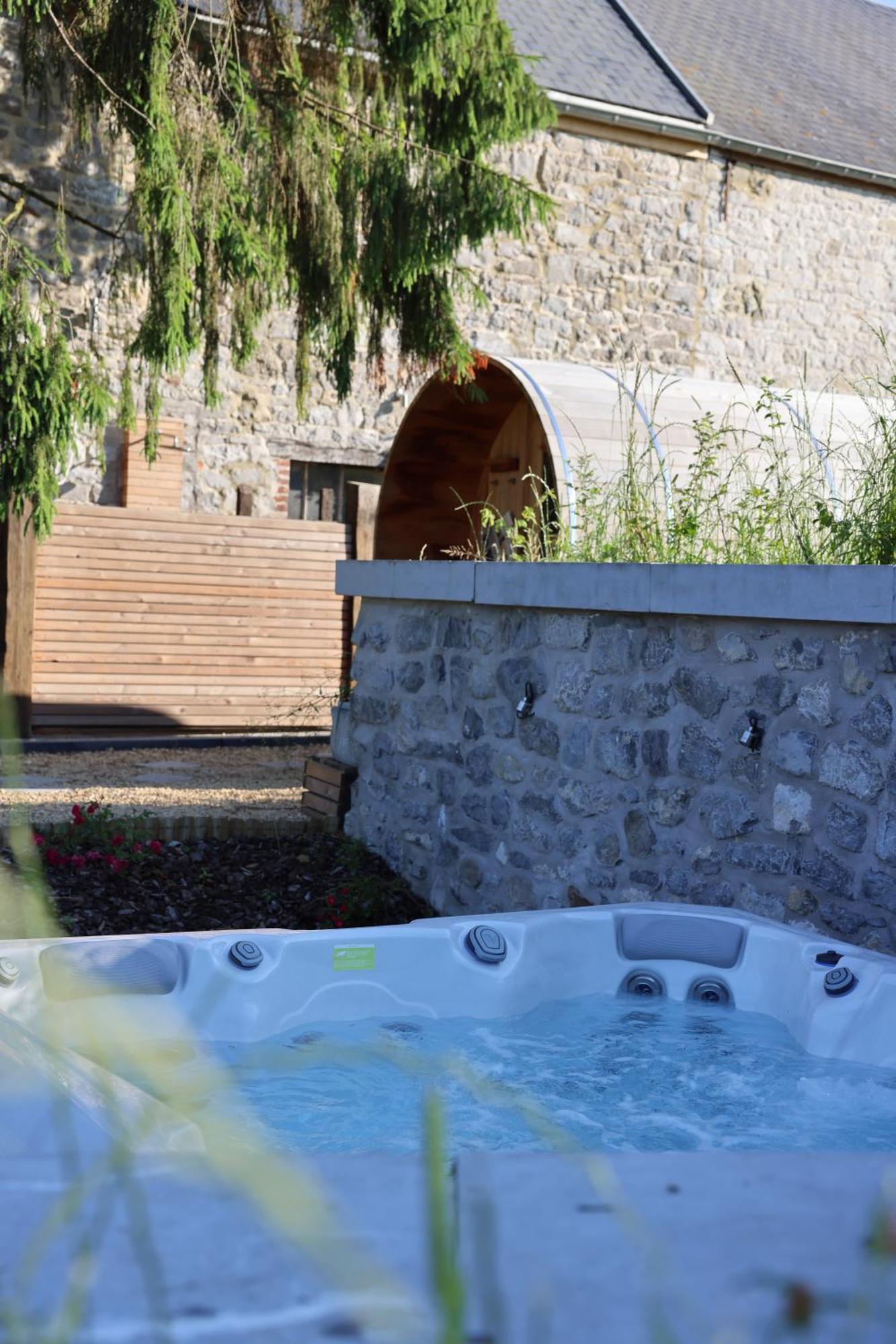 Hostal La Ferme De Basseilles Mozet Exterior foto